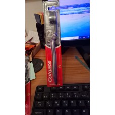 Colgate Escova Zig Zag Carvão Preta Suave/Macia com 1 Unidade